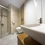 Helen Hotel 3*